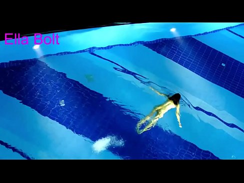 ❤️ Ech kann net ophalen ze kucken, jonk Blond gefaange schwammen plakeg am ELLA BOLT Resort Pool Fucking Video op lb.vegasservice.ru